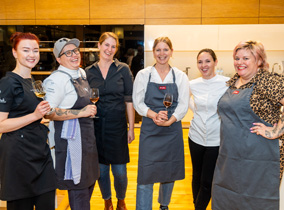 Die Kchinnen: Viktoria Fahringer, Stefanie Sonnleitner, Clara Aue, Lisa Machian, Sandra Scheidl & Nina Meyer